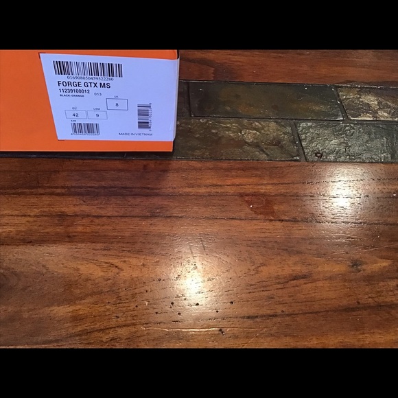 Shoes - Picture 2 of 6